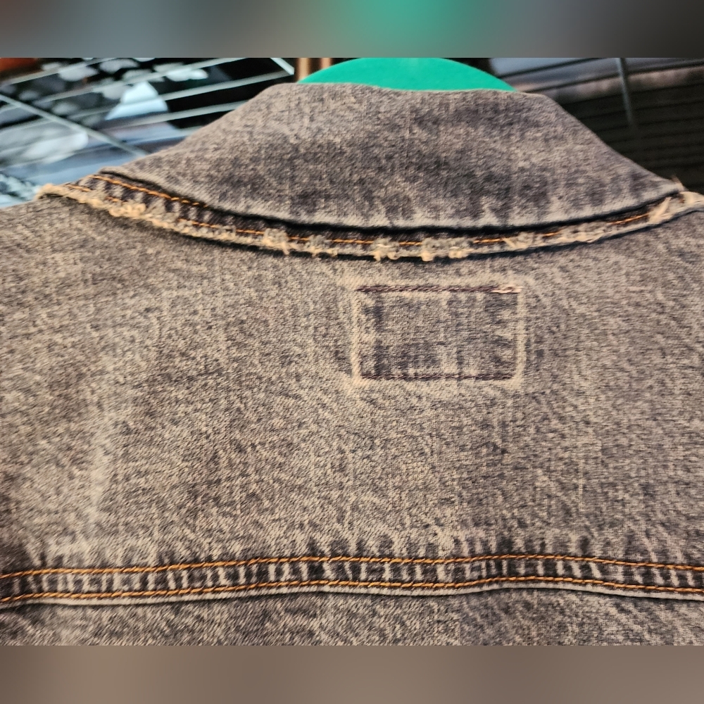 Universal Threads Distressed By Design Denim Jack… - image 3